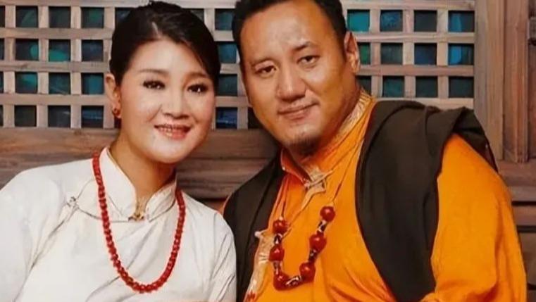 歌手降央卓玛婚后生3胎，如今幸福美满