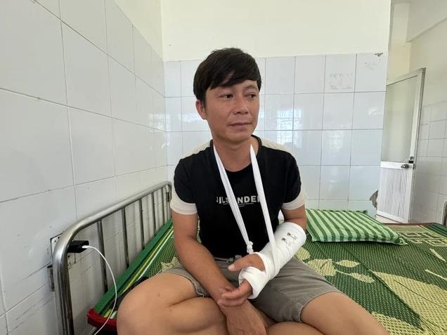 越南渔民暴力抗法！被中方强力管制，越南船长哭诉：肋骨打断四根。



不久前，越