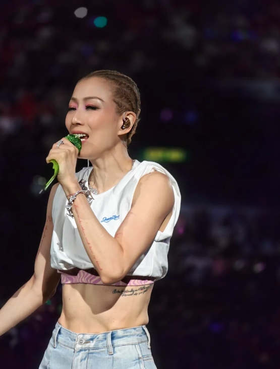 郑秀文许志安：风雨后更显爱情坚固