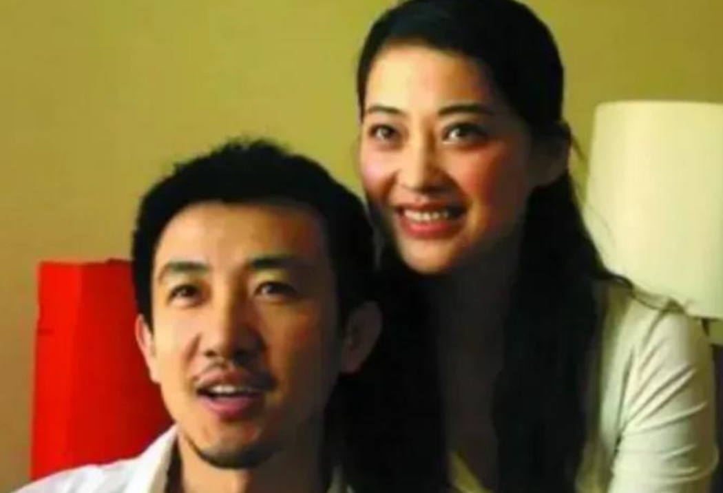 当年，梅婷求婚导演鄢颇：“我太爱你了，让我嫁给你吧。”鄢颇却说：“结婚可以，但你