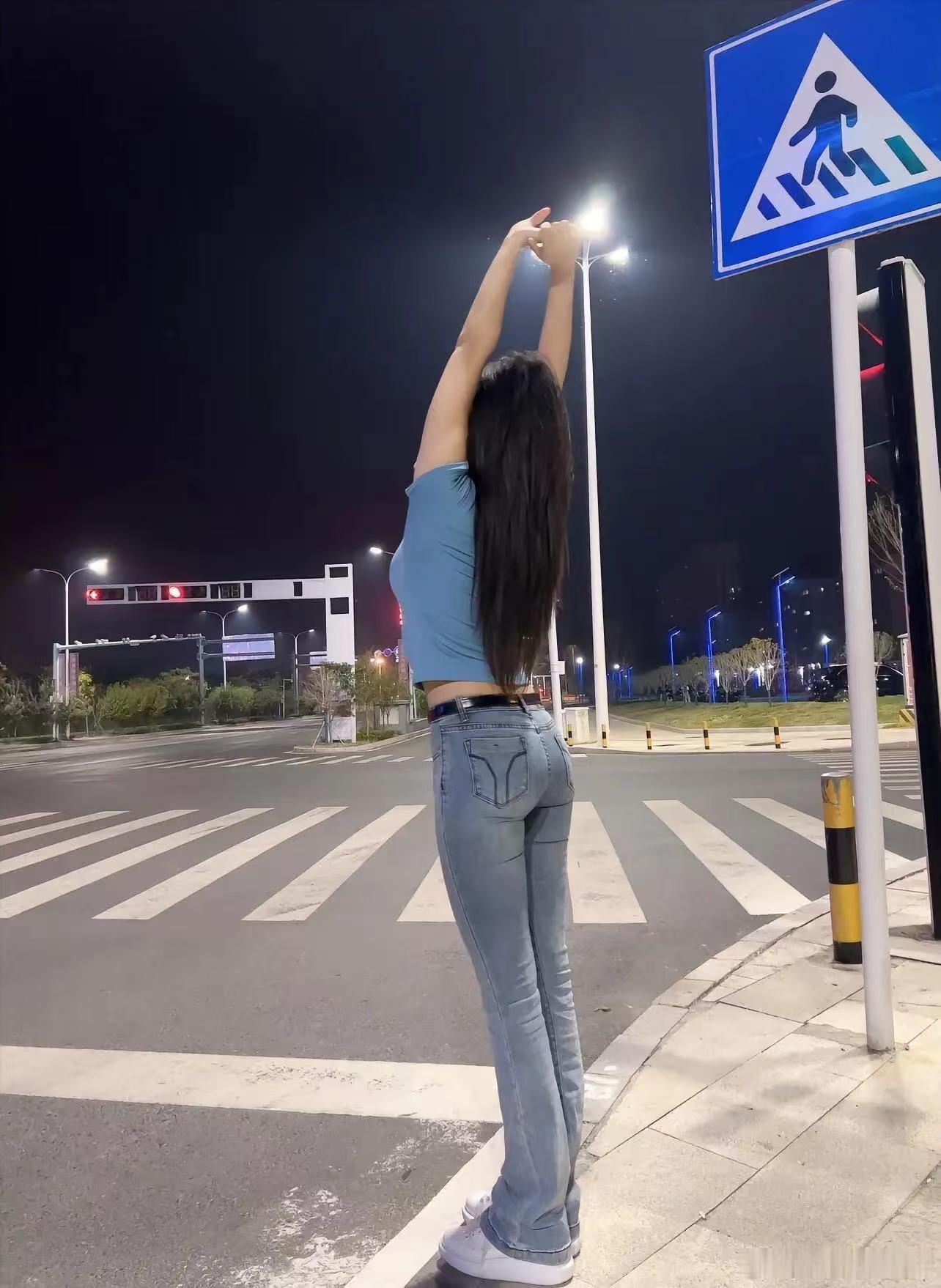 和学姐一起逛了一天送她去酒店哈哈哈哈