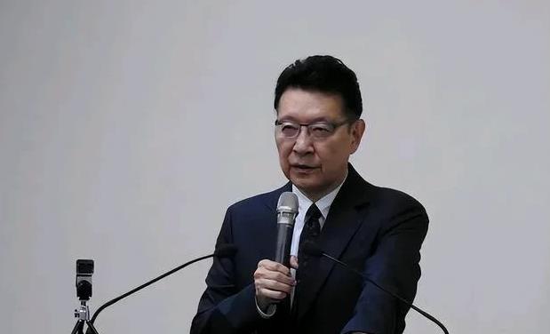 柯文哲遭羁押，赵少康感叹，台湾政坛“当选过关，落选被关”。这种就是自作自受，当初