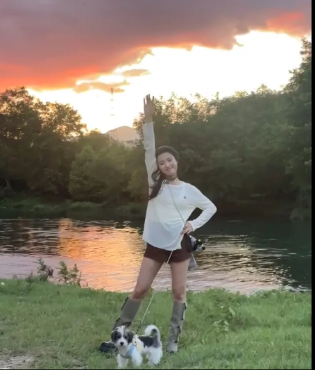 卢昱晓十分温柔可人