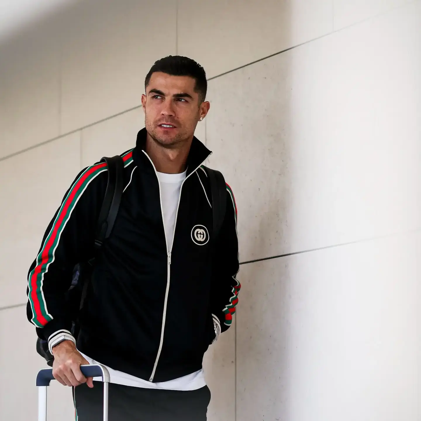 为球队出战欧国联，C罗社媒晒照抵达葡萄牙队报到
在社交媒体上，C罗晒出了自己手拉