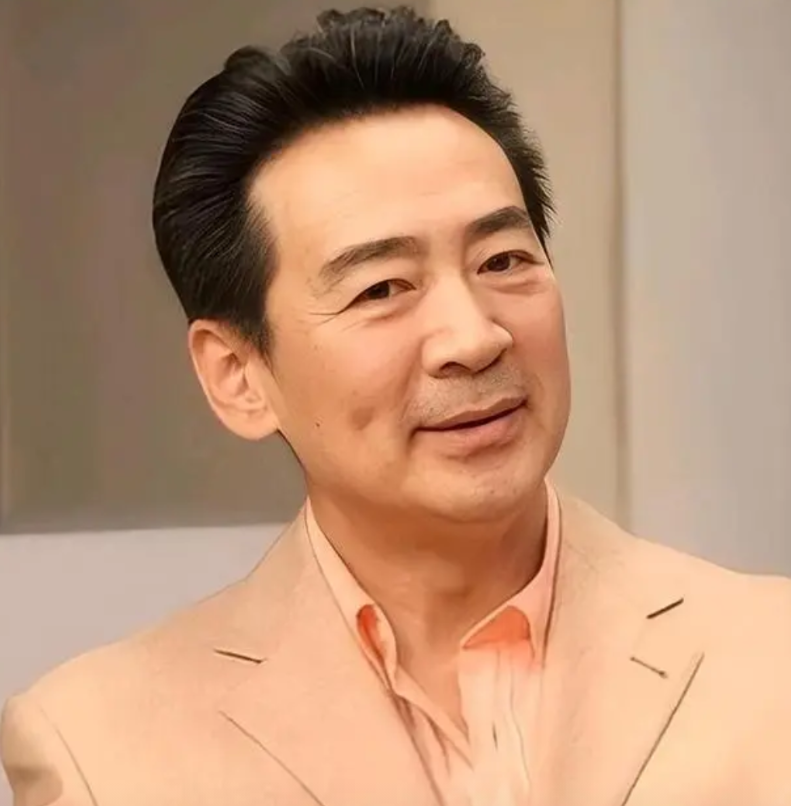 2003年，寇振海对小20多岁的李婷示爱，结果被李婷一口回绝：“寇先生，您大我2