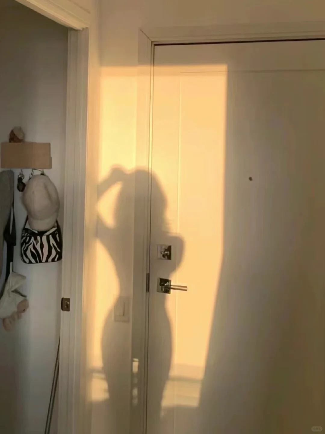 男朋友开玩笑拍了我pg
然后被一个宝妈说不要脸，带坏小孩……
我认为是很正常的互