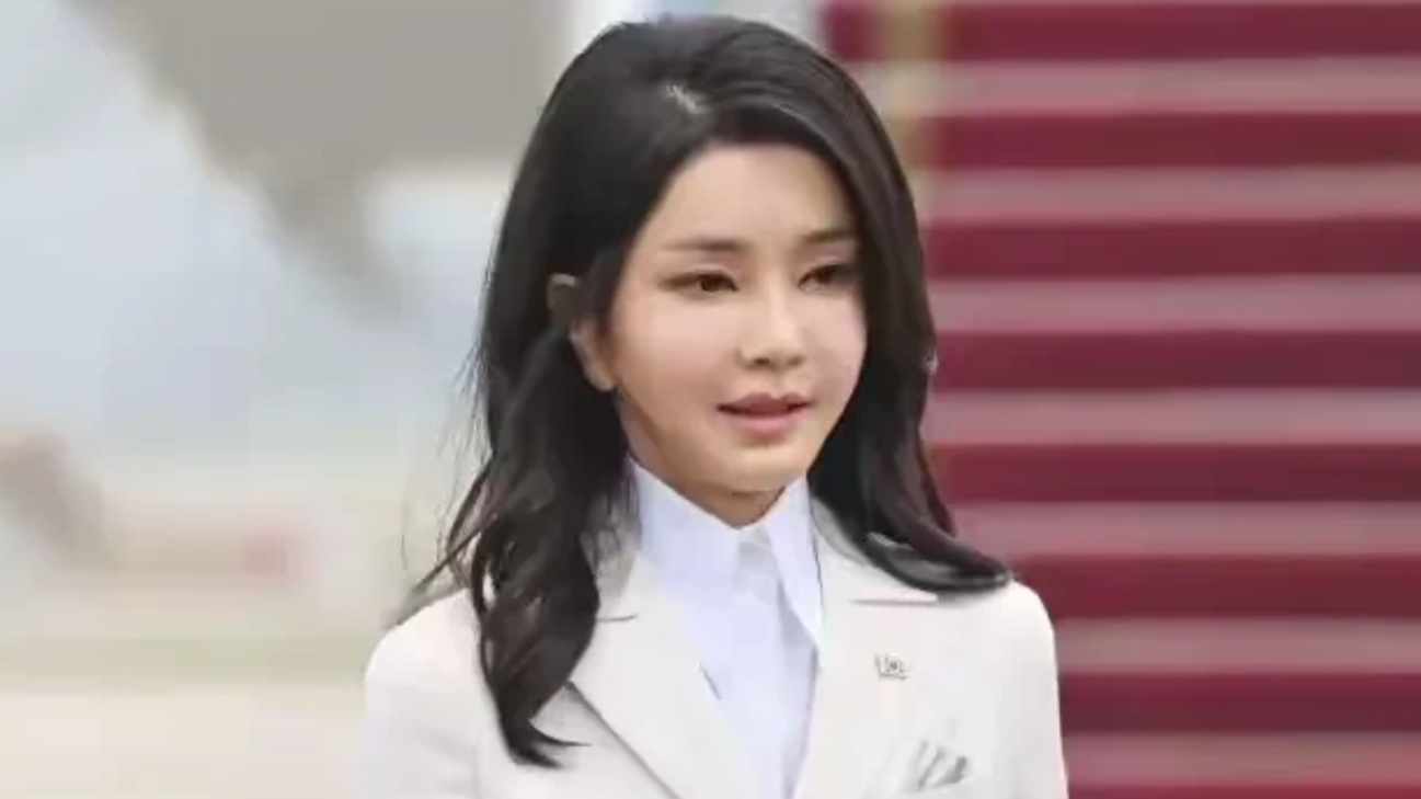 伊锡悦到死不明白：原来他就是一个傀儡！
伊锡悦希望发动军事政变来解决老婆被调查的