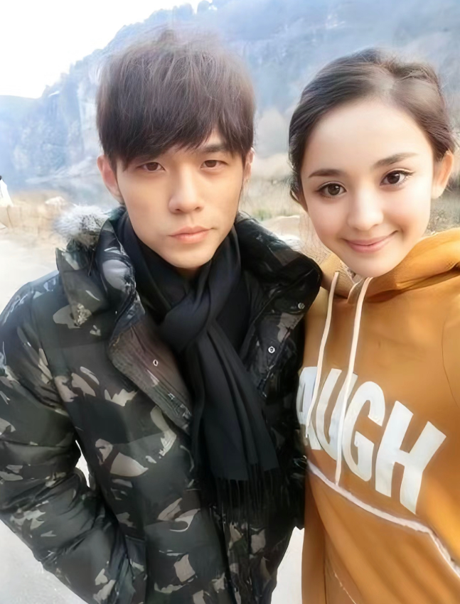 这真的是杰伦本人和古力娜扎吗？我怎么感觉怪怪的