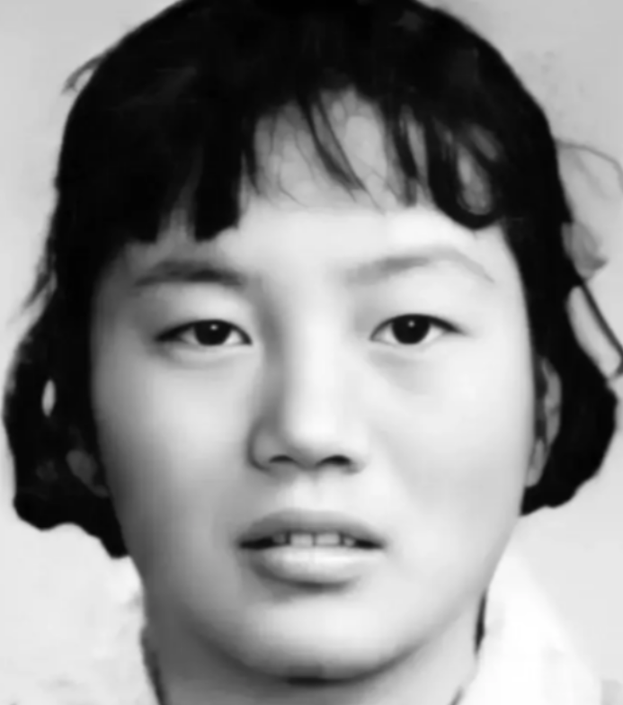 1969年，21岁的女知青廖晓东，为了响应号召，嫁给了一贫如洗的老光棍。新婚夜，