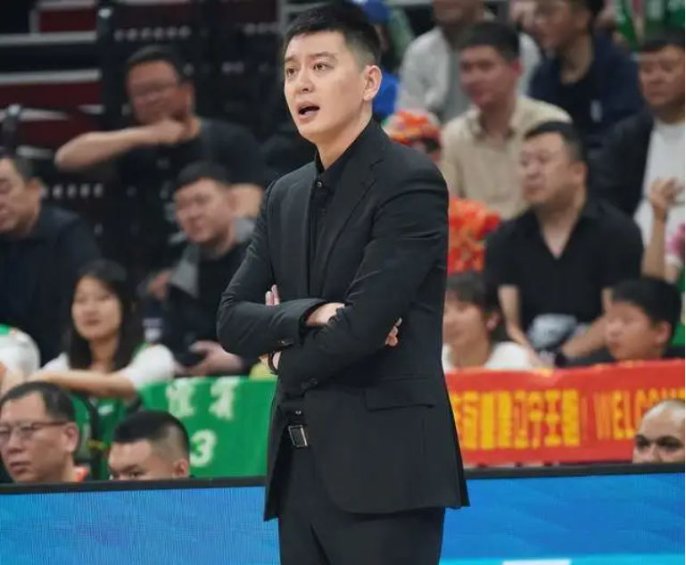 辽宁男篮四巨头弗格、赵率舟、李晓旭、张峻豪发挥出色，合计砍66分，助力球队91-