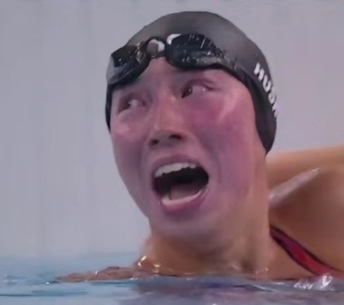为什么美国运动员在比赛过后脸上都出现发紫的问题，人们其实都知道是什么原因。
除了