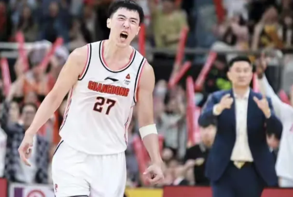 广东宏远队今天很奇怪啊！
1 徐昕、张明池一分钟都没有获得出场！
2 广东宏远队