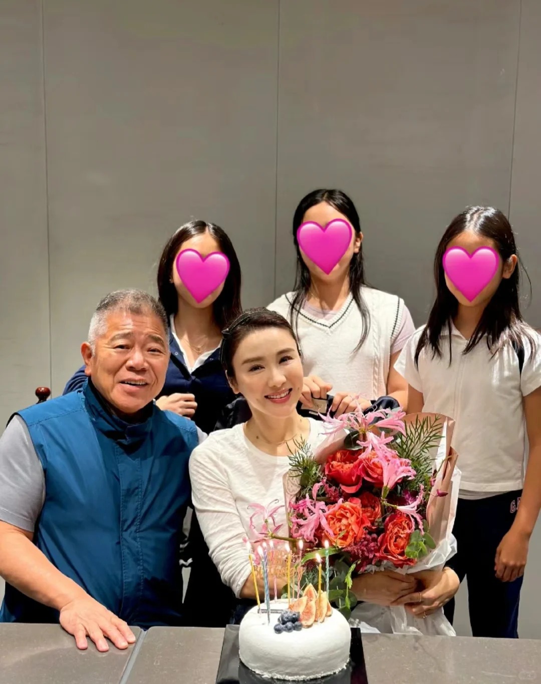 52岁黎姿现状❗为弟弟退圈家庭幸福美满
偶然刷到黎姿，不由感慨她真的随心而活，脸