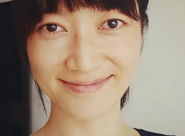 她是日本人,在中国跑龙套10年,靠《伪装者》爆火,丈夫是中国人(伪装者中日本女人)-第4张图片-九妖电影 她是日本人,在中国跑龙套10年,靠《伪装者》爆火,丈夫是中国人(伪装者中日本女人)-第4张图片-九妖电影