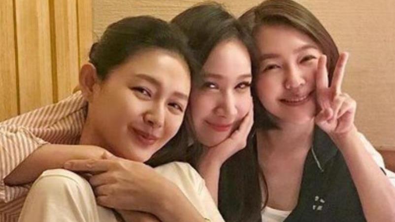 大S离世后张兰露面，戴蝴蝶配饰疑悼念前儿媳，具俊晔态度很强硬