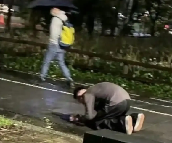 汪小菲对母亲破口大骂，突然觉得张兰太难了。
汪小菲，今年也45岁了吧，张兰，今年