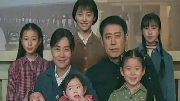 邬君梅凭啥给自己的长相打105分？原来她是六姊妹中唯一世界大腕