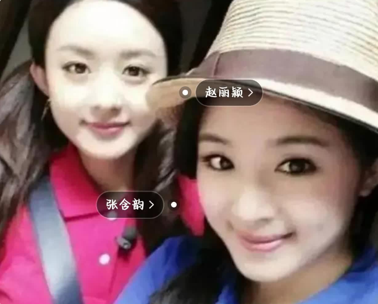 一次，张含韵不小心把水洒到了赵丽颖身上，赶紧道歉：“对不起，对不起！”原本以为，