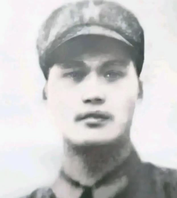 1979年，郑宏余被七八名越军包围，越军见他只有一个人，就喊话让他投降，郑宏余听
