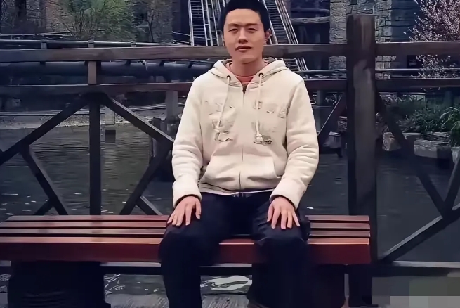 防爆局又翻车！全网围攻的导演竟用这招破局？

饺子导演这波反杀太绝！黑子们原本算