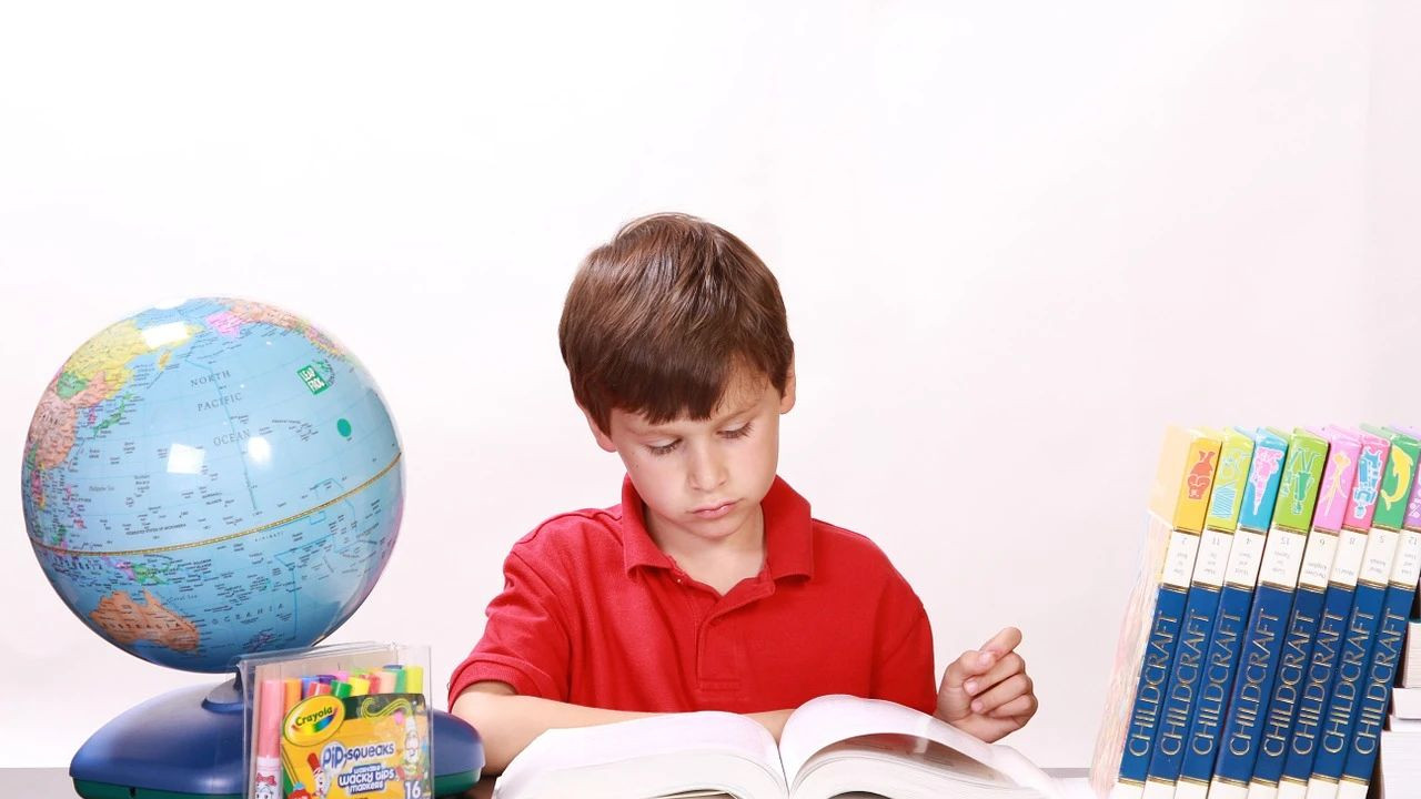 小学低年级孩子过暑假，做好这三件事，开学老师都会夸