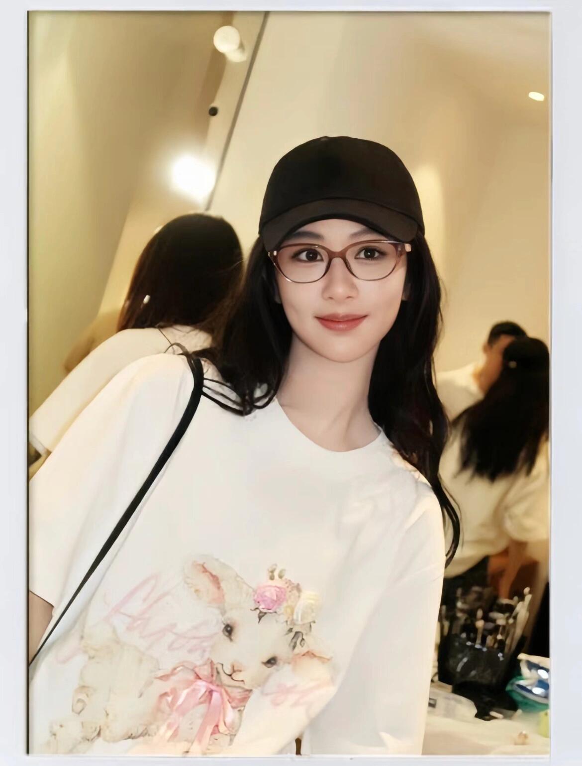 明媚又可爱滴紫妹