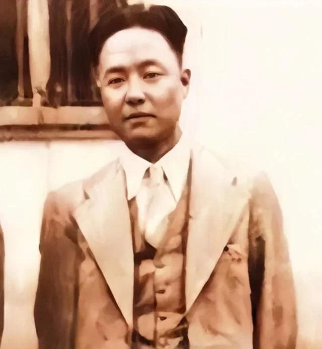 1943年的一天，戴笠给军统上海区发去密电，让有事和“四弟”联系，密电被汪伪截获
