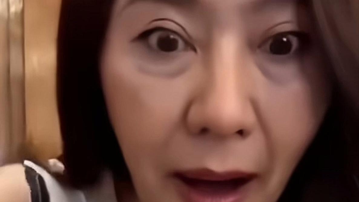 女子开直播，前一秒“姑娘”后一秒“奶奶”，是某人的“北鼻”？