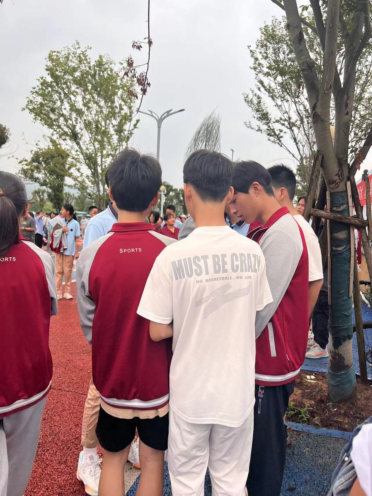 #解冻性情#这几天，正是江西中考的日子，无数少年少女怀揣着梦想，走进那庄严而神圣
