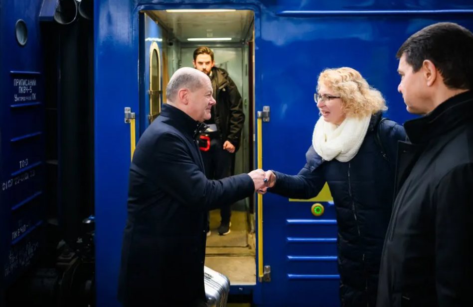 德国总理朔尔茨今天（12月2日）发文说：“乌克兰可以信赖我们。我们说我们所做的。