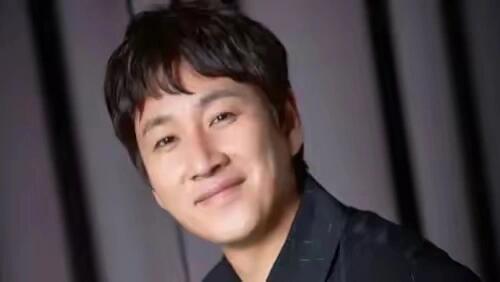 韩国娱乐圈的暂停与哀悼