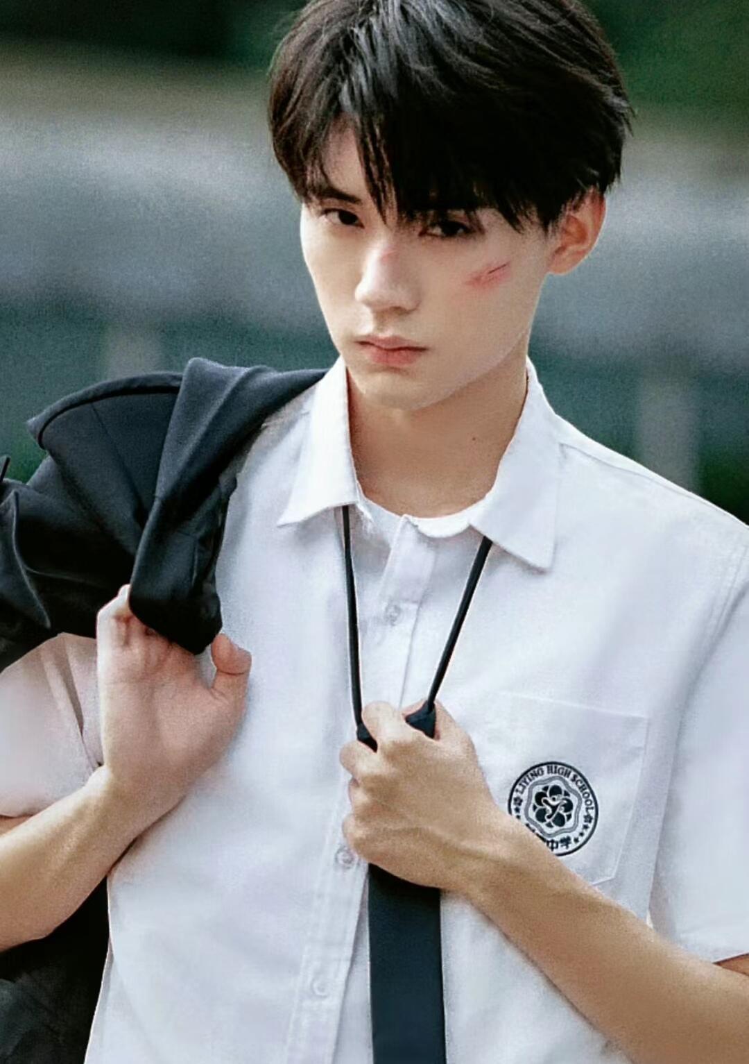 周翊然————帅气大男孩