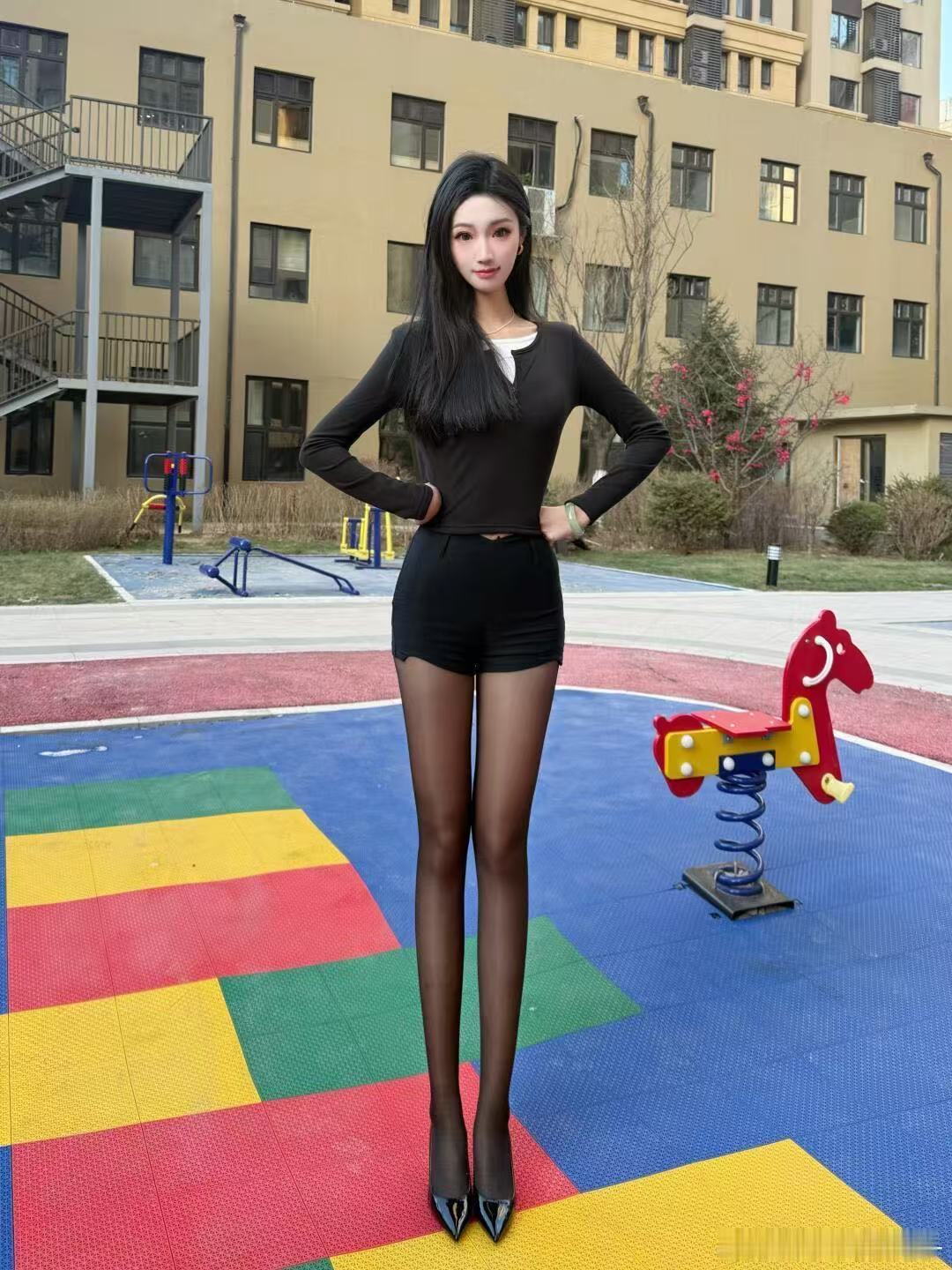 这大长腿的比例真让人羡慕哈哈哈