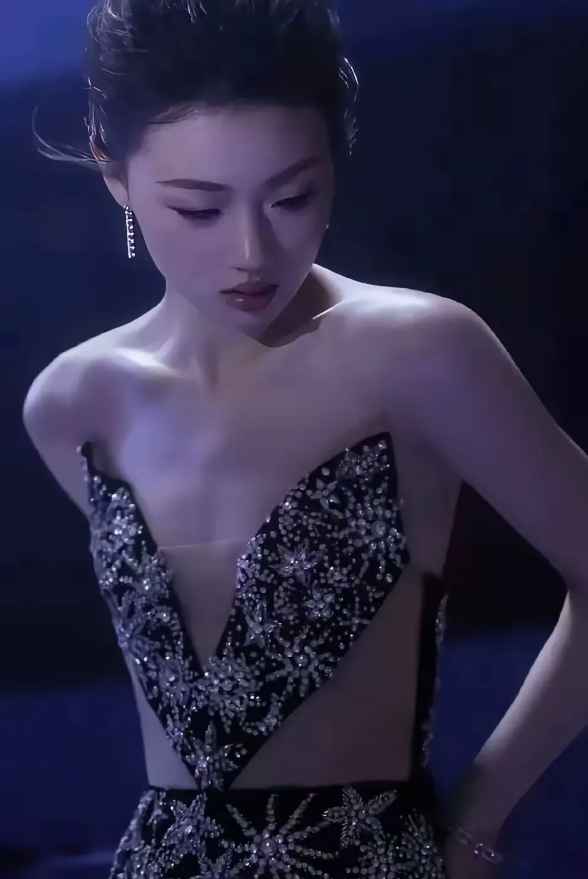 不知道李健看到现在的单依纯，还会有什么样的建议呢？

当初李健告诫她:多读书，多