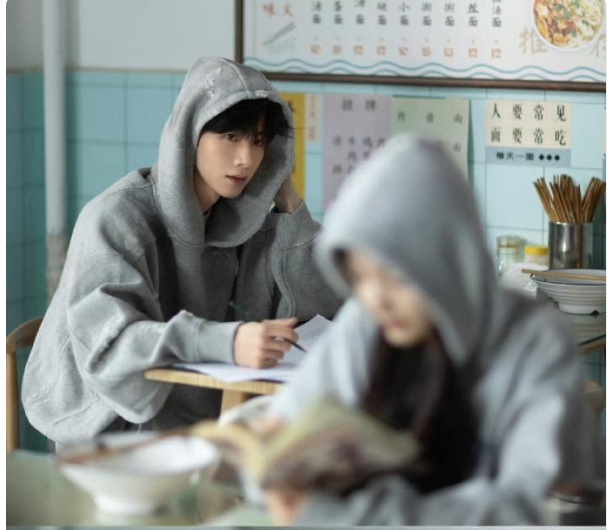 白敬亭章若楠《难哄》演技被吐槽】《难哄》正在热播，但有网友称作为男女主的白敬亭和