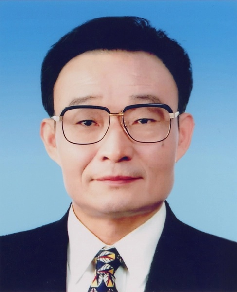 1986年，李先念主席同上海市委副书记吴邦国等人谈话。李先念说，1985年上海财