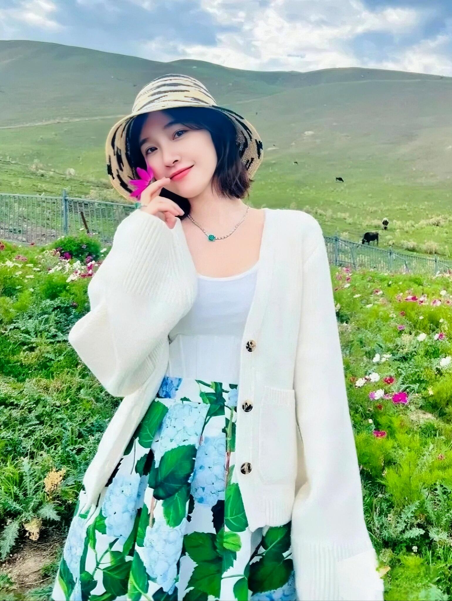 唐艺昕温婉可爱