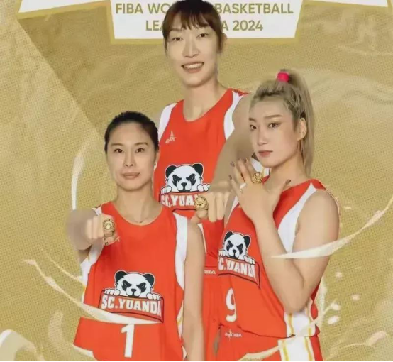 2月3日晚，中国篮球两条重要消息：赵爽，新疆，哇，这组合有点意思，一个曾经的“女