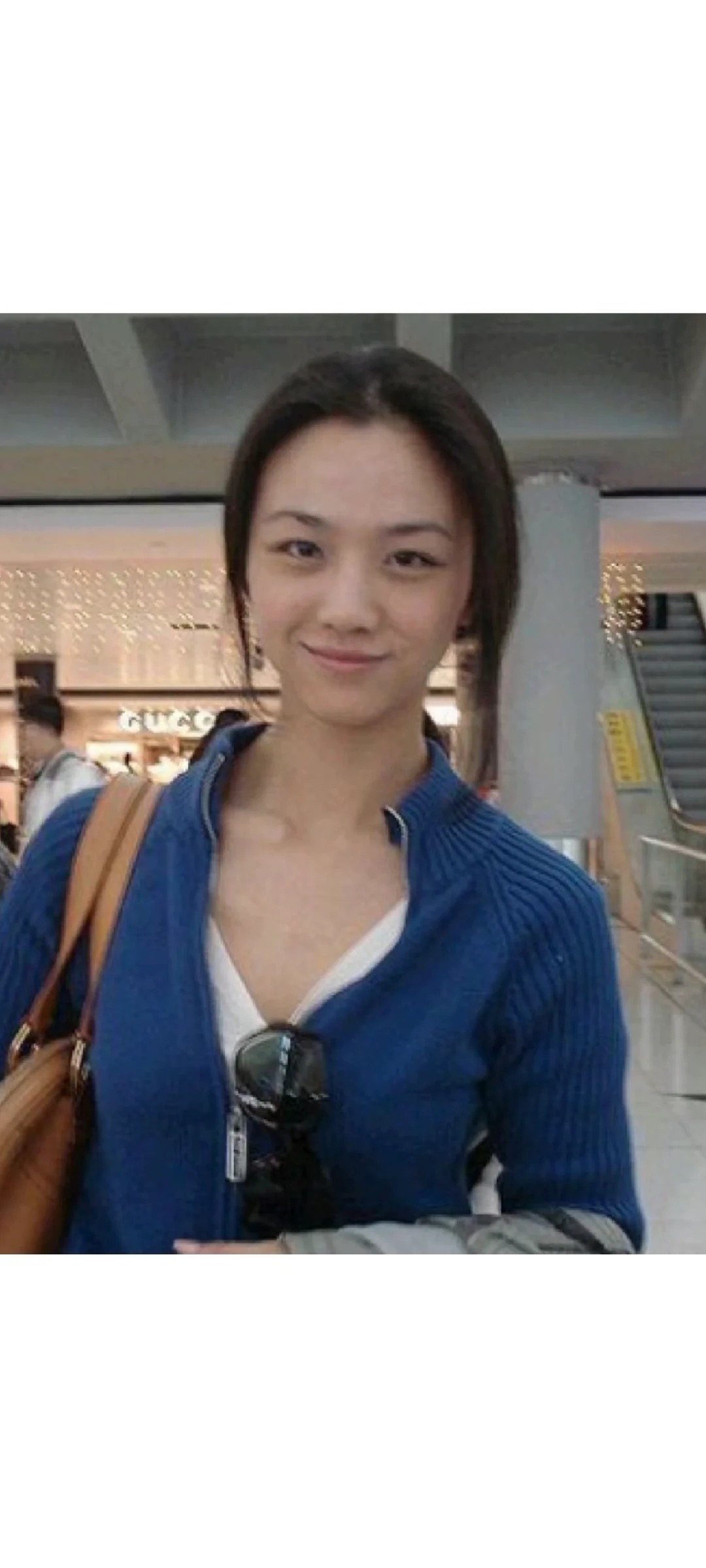 和汤唯长得很像的女明星
我印象中是大波浪卷发，很酷很飒，雷厉风行的感觉，小时候看