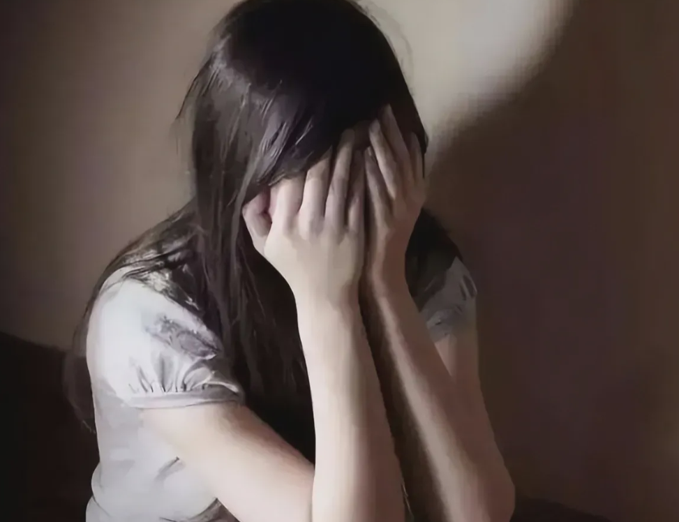 内蒙古赤峰，一名男子为了庆祝女友的生日特意从外地返回。两人晚餐后，前往宾馆发生了