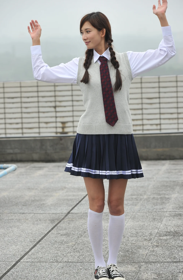 林志玲穿学生制服的样子，感觉反而像老师？