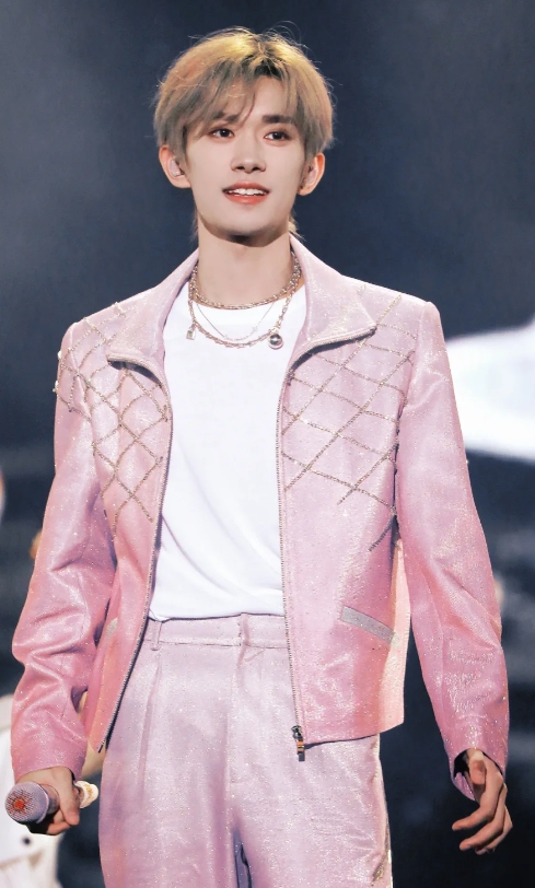 易烊千玺简直是太帅了