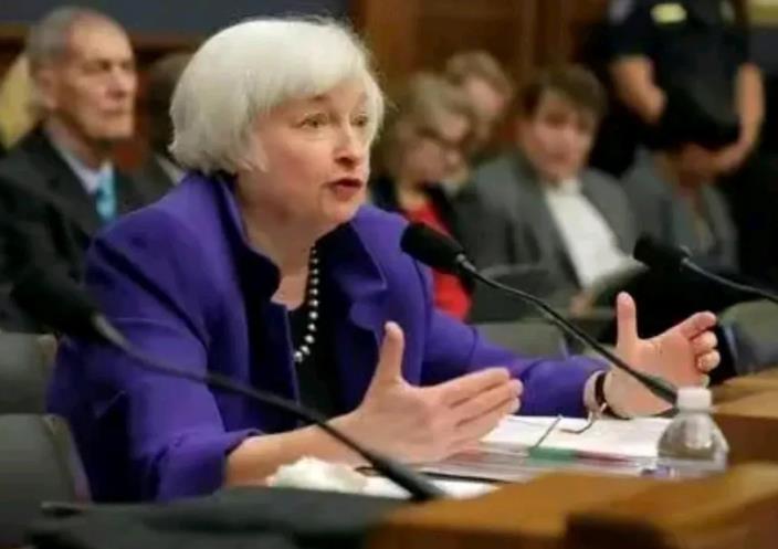 耶伦老太太终于着急了，在国会上大声疾呼：我们制裁了中俄半天，结果搞得自家美元贬值