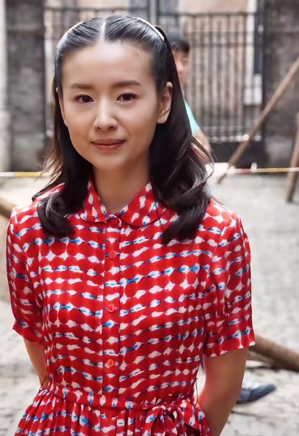 董洁的照片，从小到大的见过不少张。董洁这张照片还是第一次见到。不知道，你有啥感觉