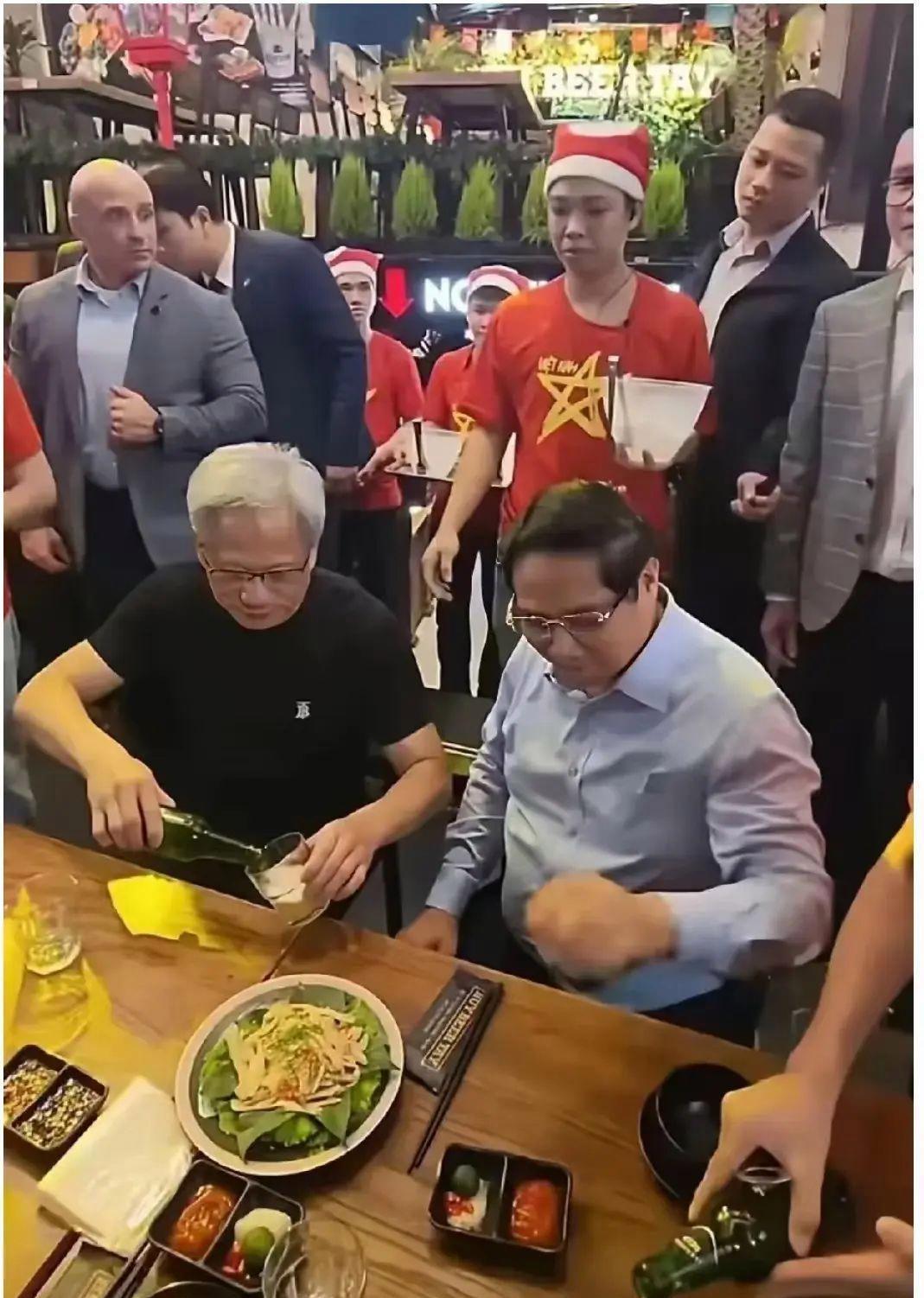 英伟达最近被盯上了，原因嘛，得从三个小故事说起：

1. 英伟达给中国的显卡，