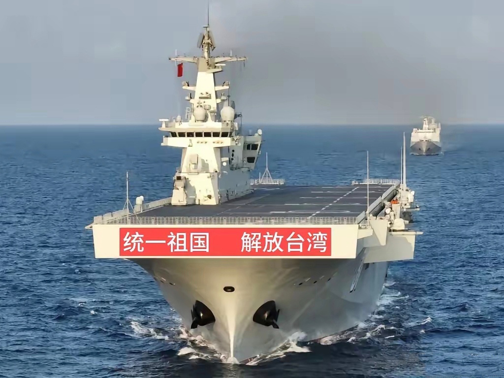 果然有人忍不住给075挂标语了，话说075型前甲板确实很厚，按照军迷小伙伴们的说