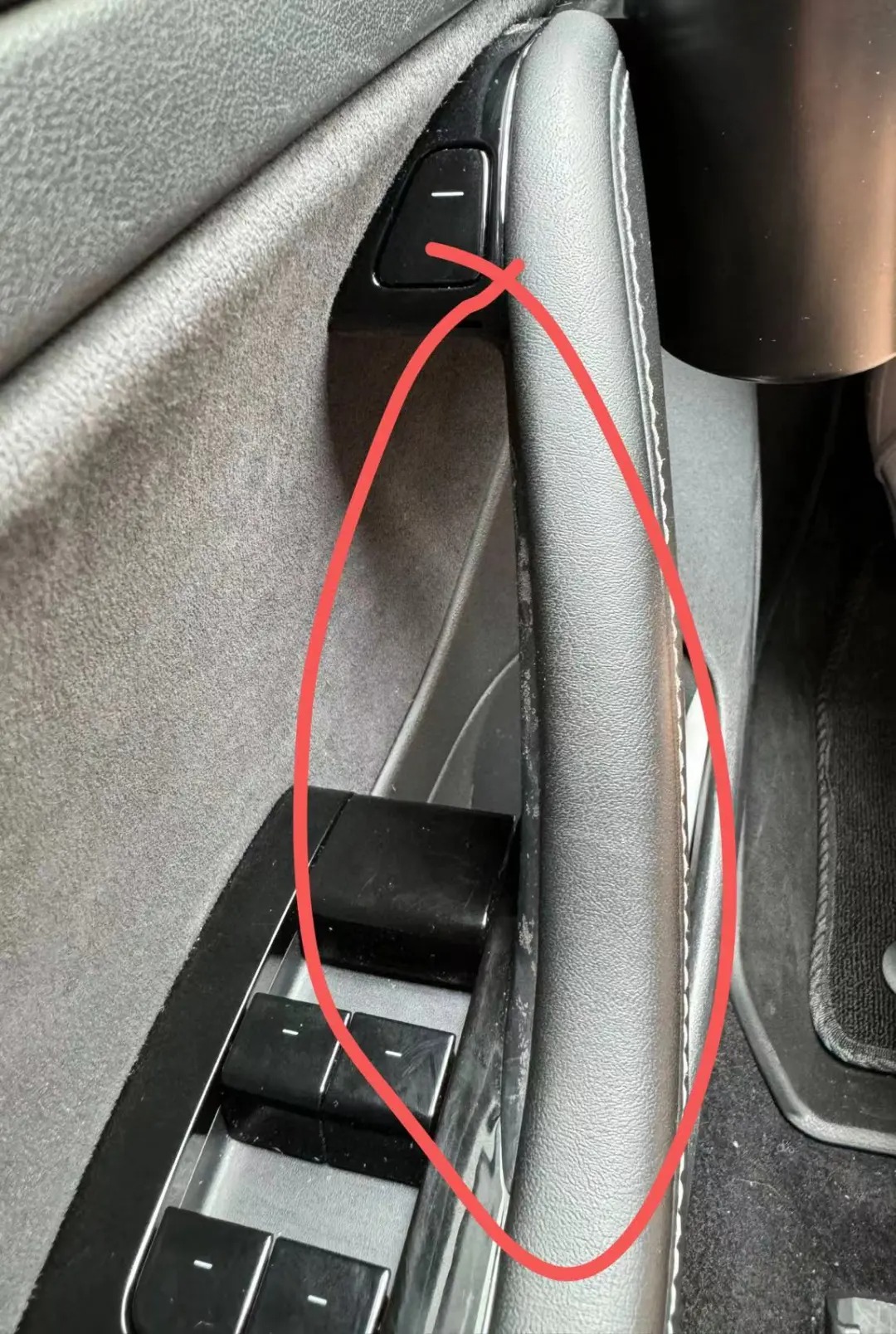 特斯拉门内把手都脱胶了 怎么办？