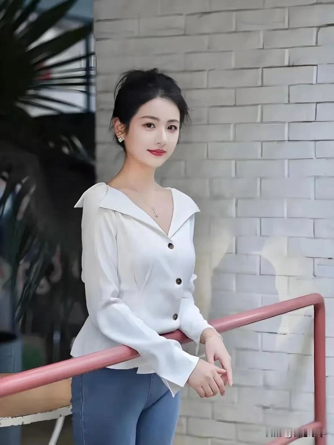 想多找两个男朋友年龄大点的你们会介意吗哈哈哈哈