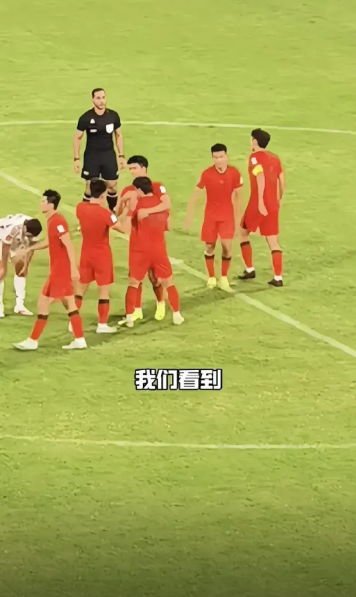 几张图看中卡之战
U20亚洲杯中国队开门红，2：1卡塔尔
中国队拥抱庆祝，卡塔尔