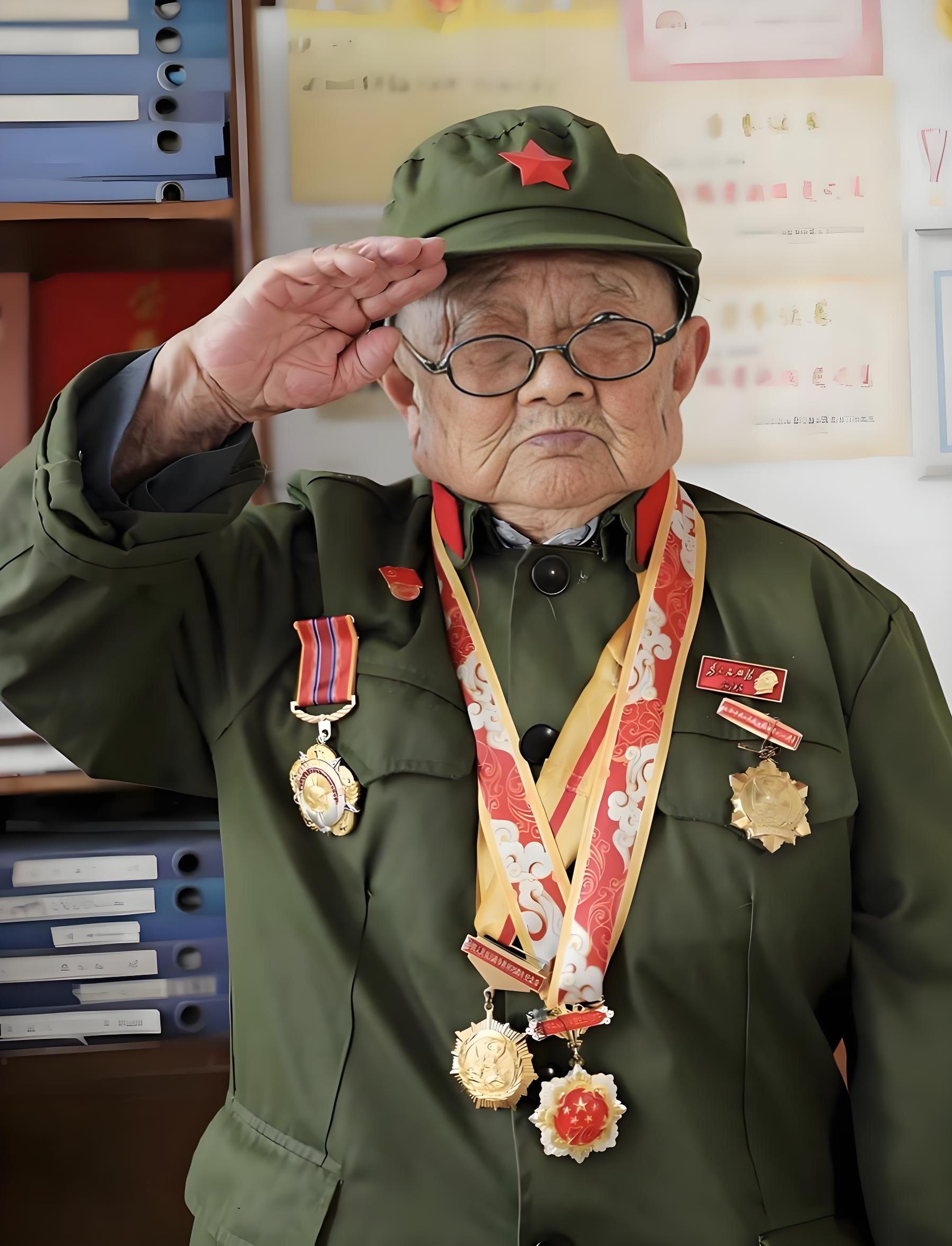 一位身高只有1.2米的司号员，通过自己的努力暗杀了7名日本军官，现如今99岁的高